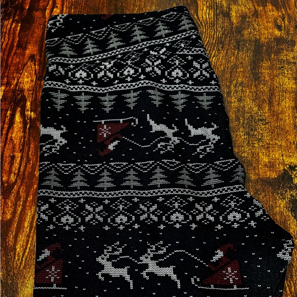 LuLaRoe Pants - LuLaRoe Leggings in a Christmas Cross Stitch Pattern